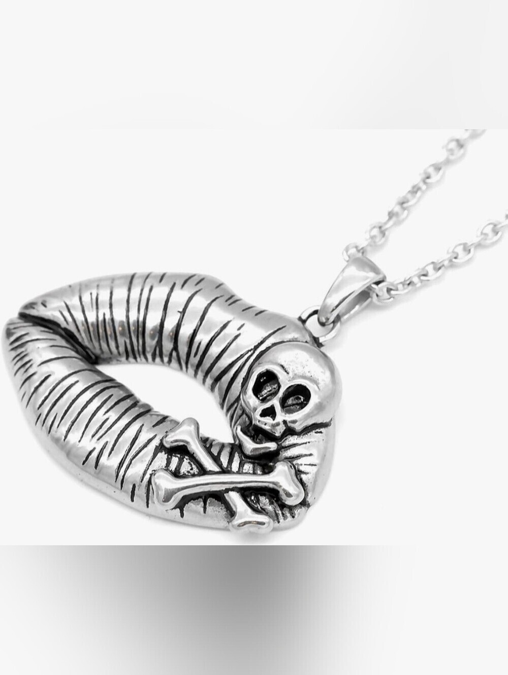 Controse Poisonous Kiss Skull Necklace, VGUC